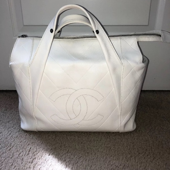 Fresh from Chanel Service Auth White CHANEL Bag - Picture 1 of 8